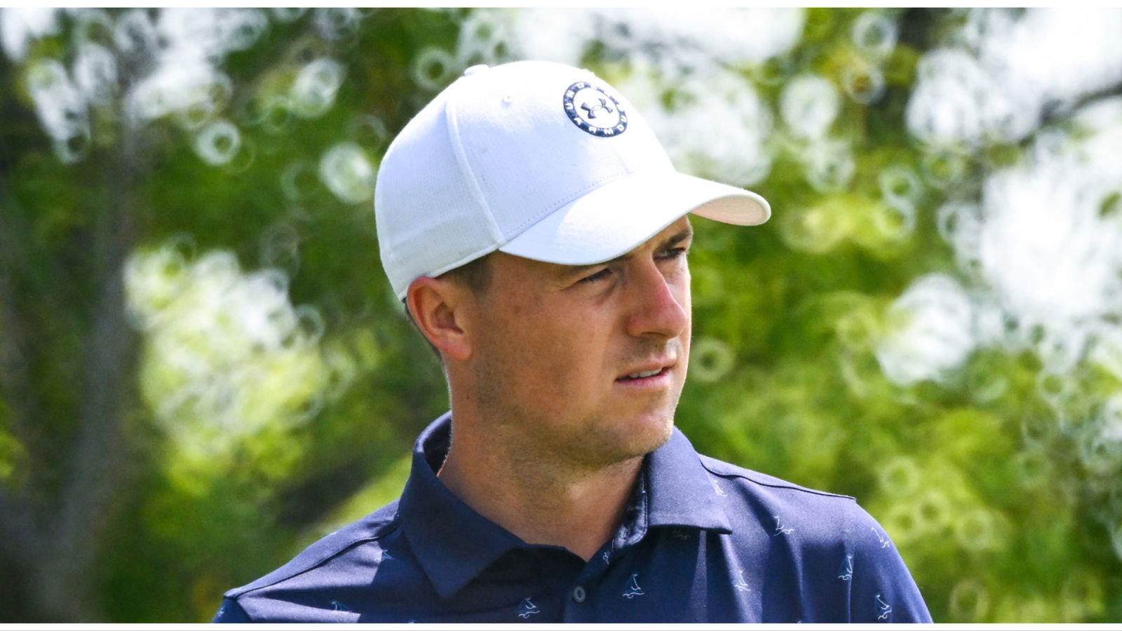 WATCH: Jordan Spieth can only laugh after train honking interrupts his putt